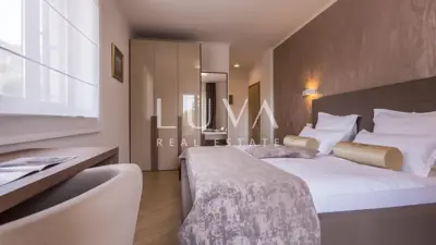 Gewerbe- und Wohngebäude 578 m², Malinska, erste Reihe zum Meer - 2