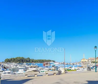 Commercial space 20 m², Rovinj - center and storefront