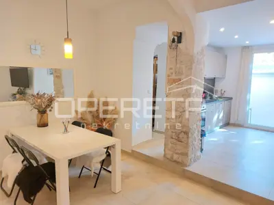 Wohnung 79 m², Pula - Arsenal, vollständig renoviert