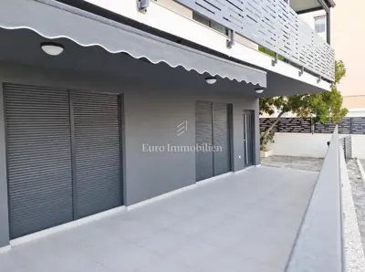 Apartman 56 m², Novalja - terasa, vrt i jacuzzi - 9