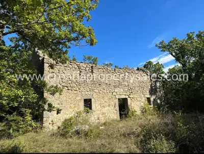 Agricultural land 6 ha, Drniš - peace and views of greenery