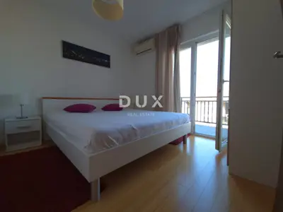 Penthouse 155 m², Murter - sea view and 6 terraces - 11