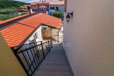 Poreč Umgebung, interessantes Haus mit drei Wohnungen - 4