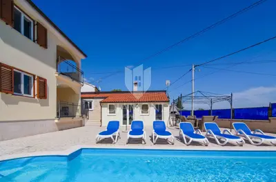 Poreč Umgebung, interessantes Haus mit drei Wohnungen - 2