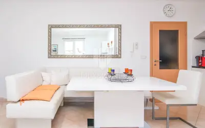 Poreč Umgebung, interessantes Haus mit drei Wohnungen - 9