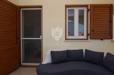 Poreč Umgebung, interessantes Haus mit drei Wohnungen - 7