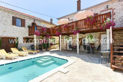 Kuća, Zadar, 240 m², 520 000 €