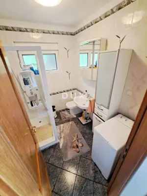 House 178 m², Oprić - view of Kvarner and quiet location - 18