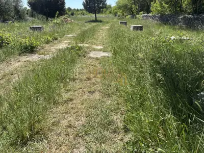 Poljoprivredno zemljište 1.480 m², Rakalj - uz naselje i pristupni put