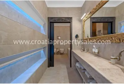 Villa 530 m², Šibenik - quiet location by the beach - 9