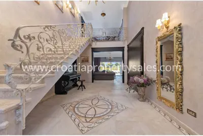 Villa 530 m², Šibenik - quiet location by the beach - 3