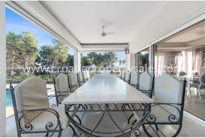 Villa 530 m², Šibenik - quiet location by the beach - 2