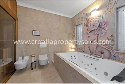 Villa 530 m², Šibenik - quiet location by the beach - 10