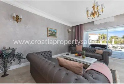 Villa 530 m², Šibenik - quiet location by the beach - 5