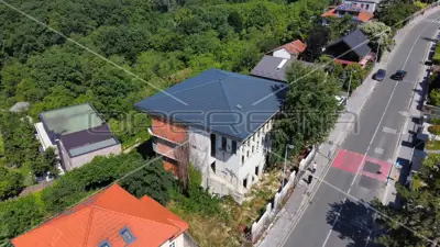 Haus 969 m², Pantovčak, Hof und neues Dach - 4