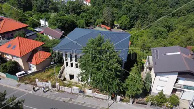 Haus 969 m², Pantovčak, Hof und neues Dach - 7