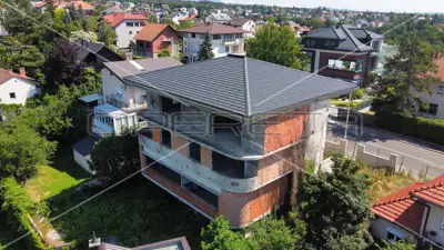 Haus 969 m², Pantovčak, Hof und neues Dach - 2
