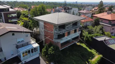 Haus 969 m², Pantovčak, Hof und neues Dach - 8