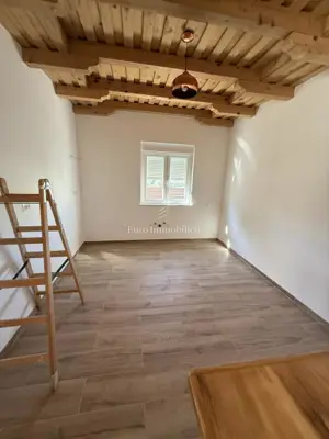 Kamena prizemnica 134 m², Vrsi - bazen i uređeno dvorište - 22