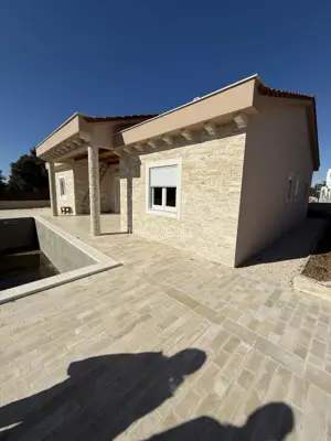 Kamena prizemnica 134 m², Vrsi - bazen i uređeno dvorište - 2