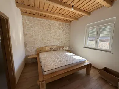 Kamena prizemnica 134 m², Vrsi - bazen i uređeno dvorište - 4