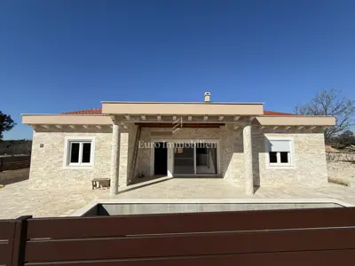 Kamena prizemnica 134 m², Vrsi - bazen i uređeno dvorište - 3