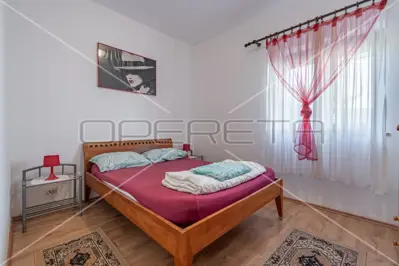 House 380 m², Pula Veli vrh, pool and 5 apartments - 12