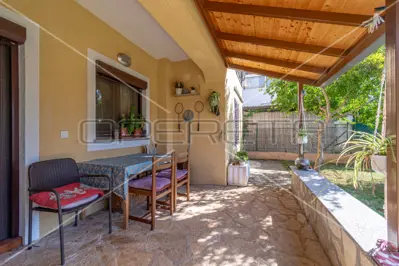 House 380 m², Pula Veli vrh, pool and 5 apartments - 19