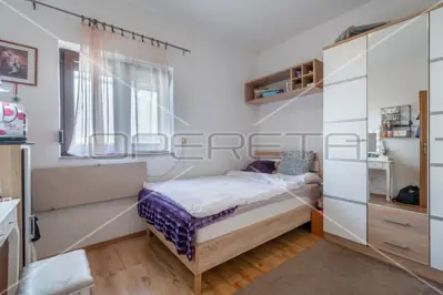 House 380 m², Pula Veli vrh, pool and 5 apartments - 18