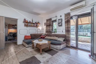 House 380 m², Pula Veli vrh, pool and 5 apartments - 9