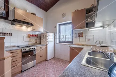 House 380 m², Pula Veli vrh, pool and 5 apartments - 14