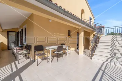 House 380 m², Pula Veli vrh, pool and 5 apartments - 4