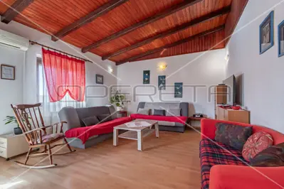 House 380 m², Pula Veli vrh, pool and 5 apartments - 10