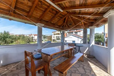 House 380 m², Pula Veli vrh, pool and 5 apartments - 5