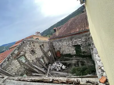 Bakar, old property for complete renovation - 4