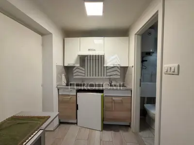 Studio apartment, Trešnjevka - Sjever, quiet courtyard side - 9