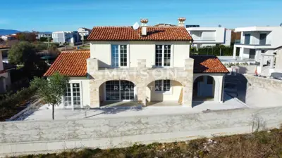 Vila s bazenom, Krk, mirno naselje i potpuna privatnost - 3