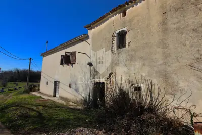 Imanje 340 m², Pićan - dvije kamene kuće i zemljište 3.200 m² - 5
