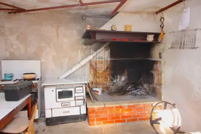 Imanje 340 m², Pićan - dvije kamene kuće i zemljište 3.200 m² - 17