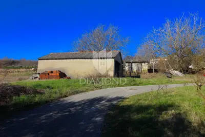 Imanje 340 m², Pićan - dvije kamene kuće i zemljište 3.200 m² - 7