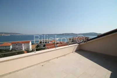 Kuća 427 m², Seget Donji - pogled na more i 3 stana