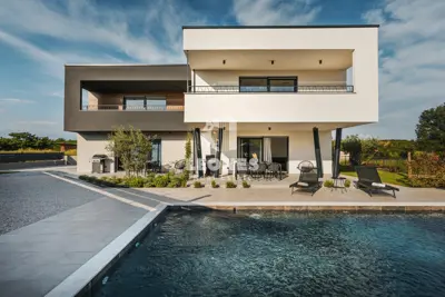 Haus mit Pool, Umag - ruhige Siedlung in der Nähe der Stadt