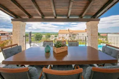 Haus zum Kauf in Sveti Lovreč, 355 m² - 8