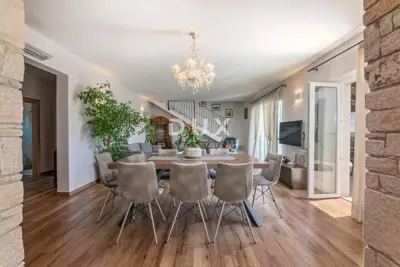 Haus zum Kauf in Sveti Lovreč, 355 m² - 13