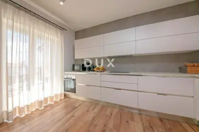 Haus zum Kauf in Sveti Lovreč, 355 m² - 16