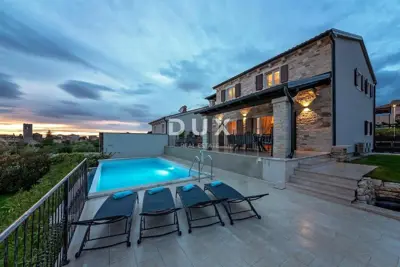 Haus zum Kauf in Sveti Lovreč, 355 m²