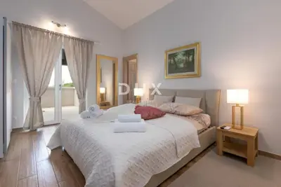 Haus zum Kauf in Sveti Lovreč, 355 m² - 18