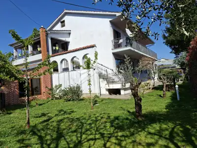 Martinkovac, office building with parking lot