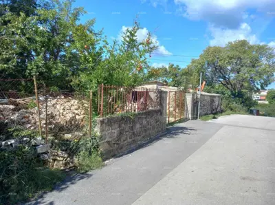Građevinsko zemljište 490 m², Juršići - uz asfaltiranu cestu