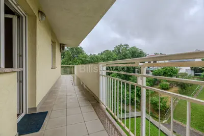 Oboj, trosoban stan 72 m² u zgradi bez lifta